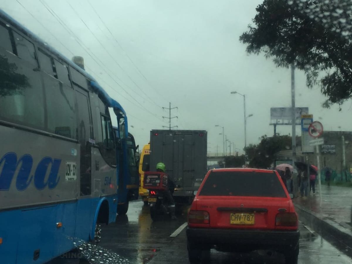 "Abril lluvias mil", la frase que se vuelve a ahcer real en la capital de Colombia
