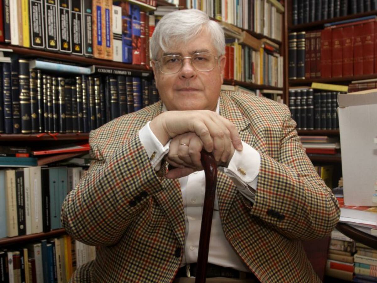 Falleció el poeta y lingüista, Juan Gustavo Cobo Borda