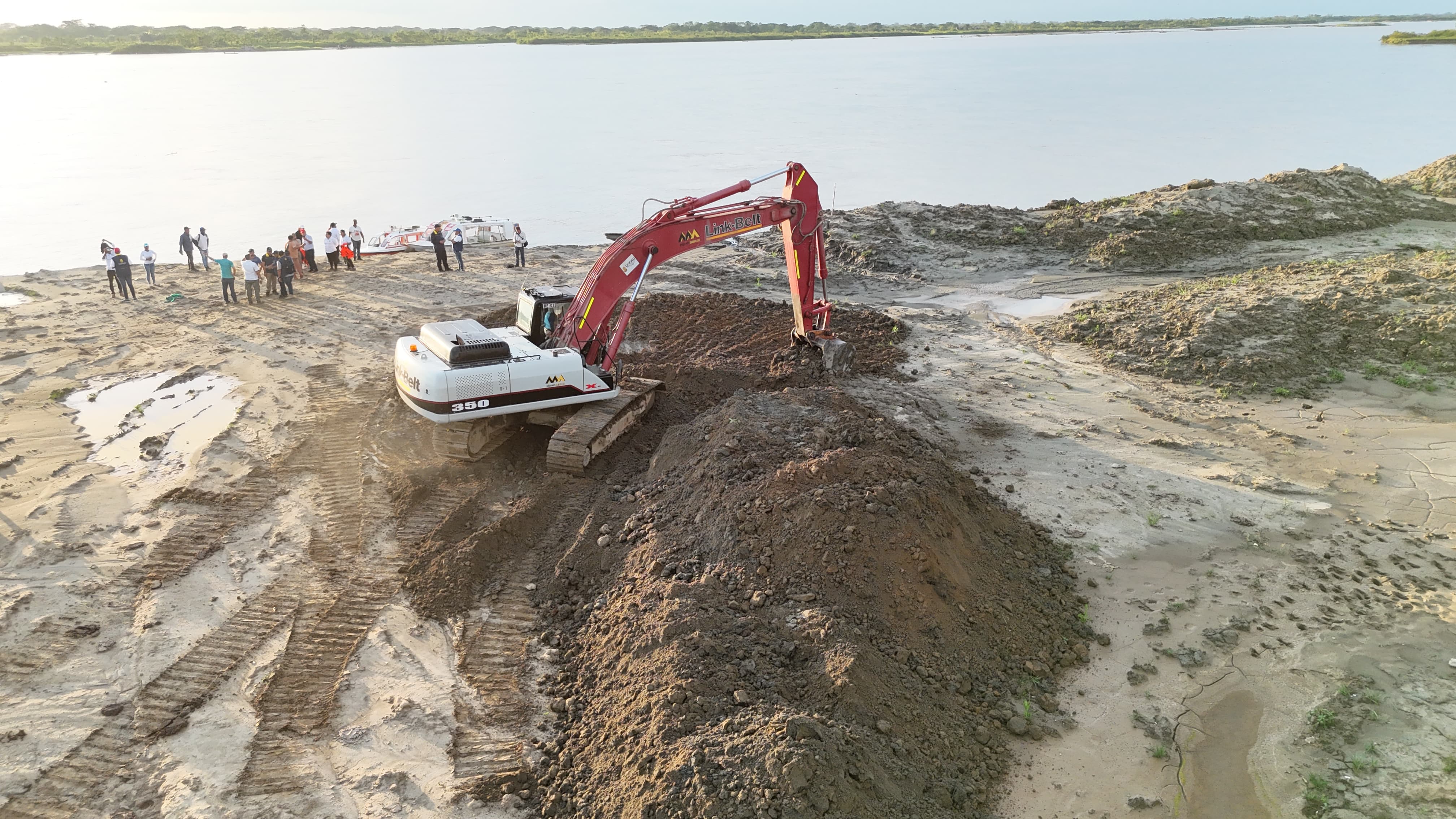 Obras de la UNGRD en el Canal de La Esperanza en La Mojana.