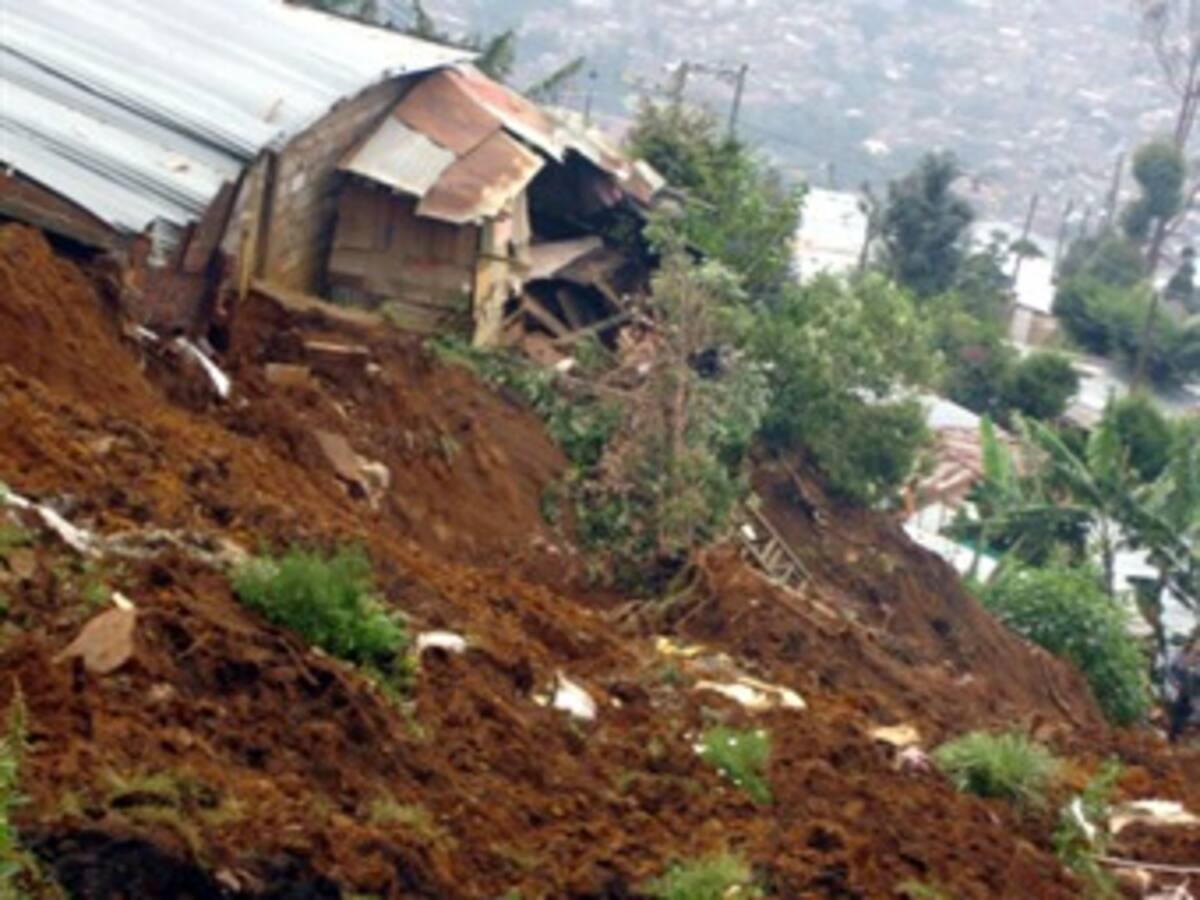 Seis muertos dejan deslizamientos de tierra en Bogotá y Santa Rosa de Cabal