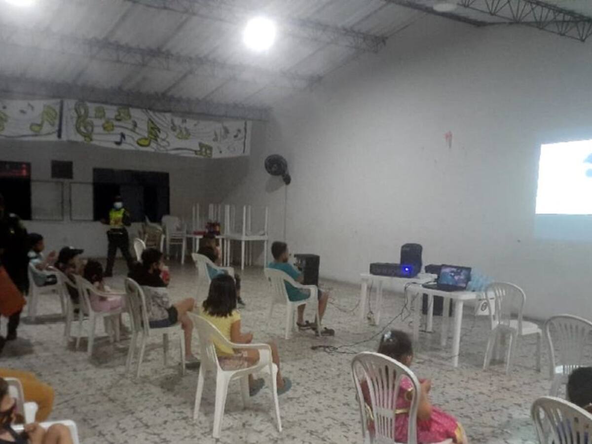 “Cine con valores” realiza la policía en Ibagué