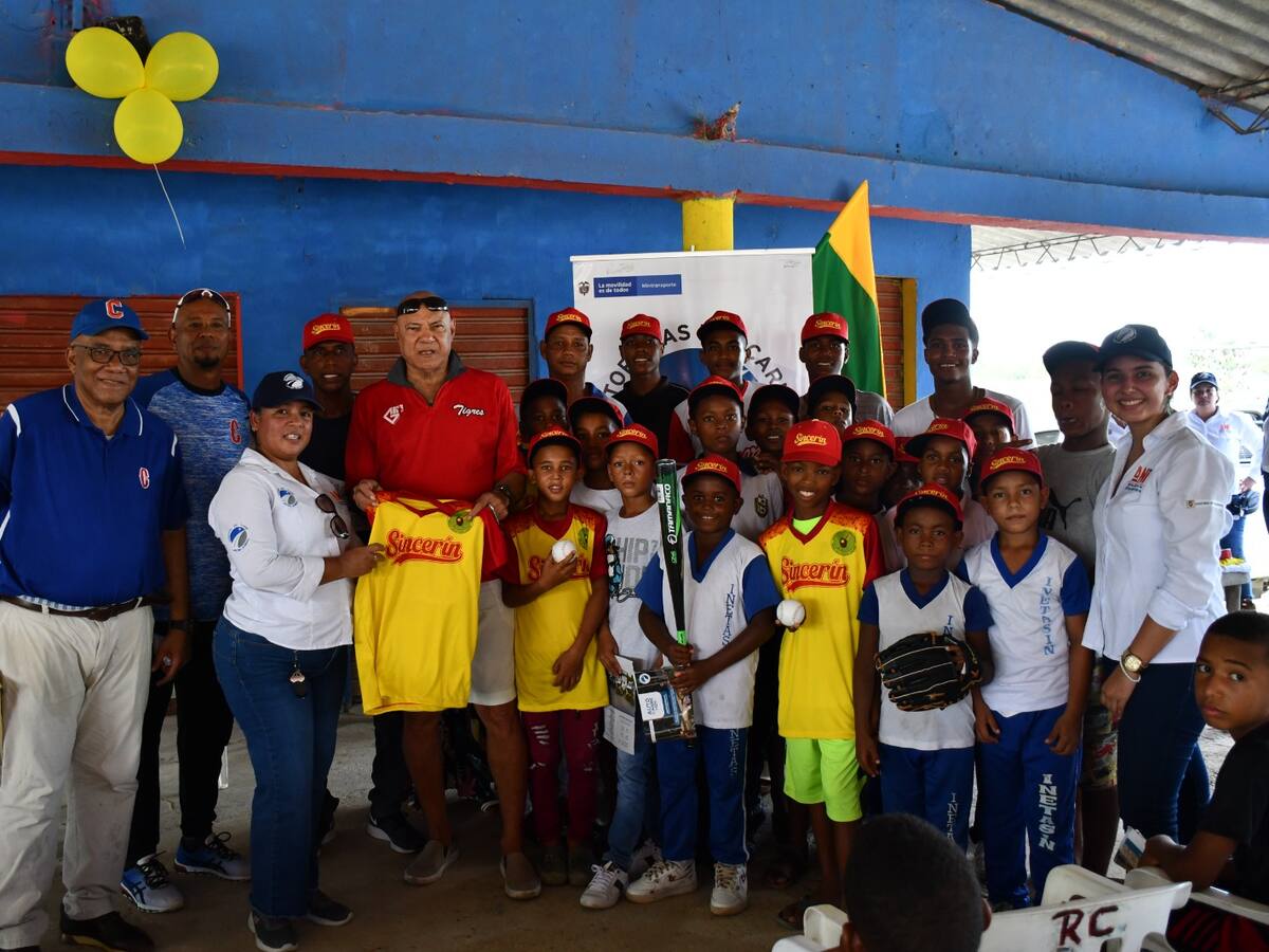 Promesas del béisbol en Sincerín recibieron apoyo de Autopistas del Caribe