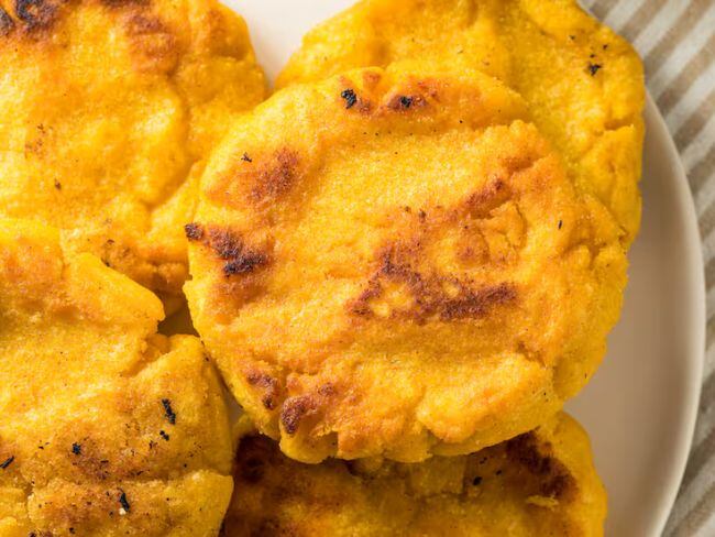 Arepa de plátano maduro con queso Foto: Getty Images