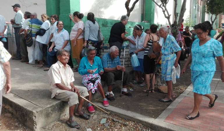 Abuelos en la ciudadela de Juan Atalaya