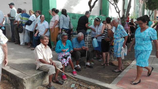 Abuelos en la ciudadela de Juan Atalaya