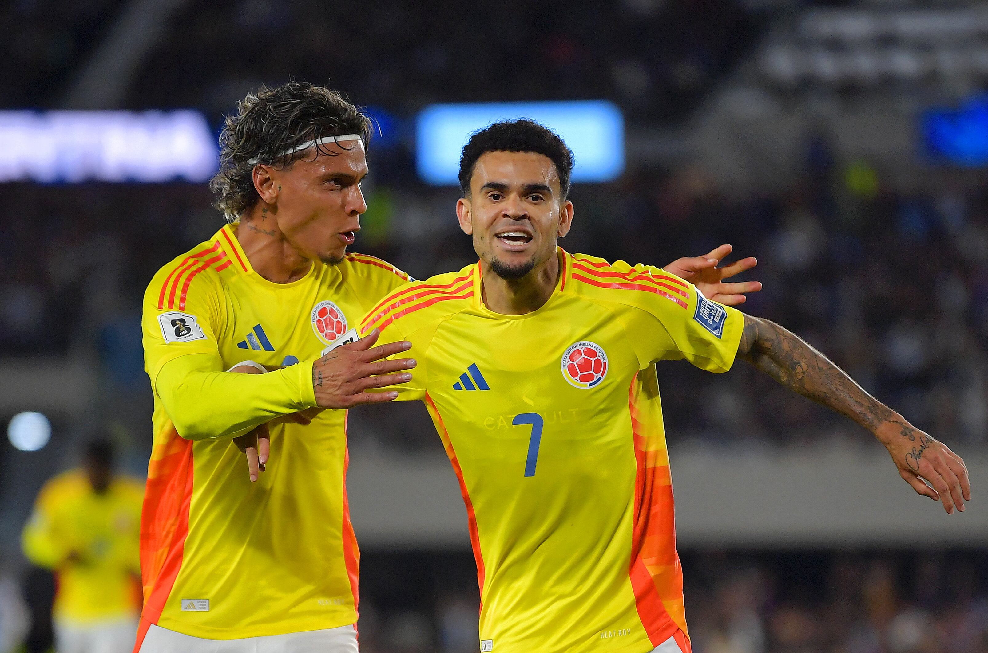 Luis Díaz junto a Richard Ríos.  (Photo by Marcelo Endelli/Getty Images)