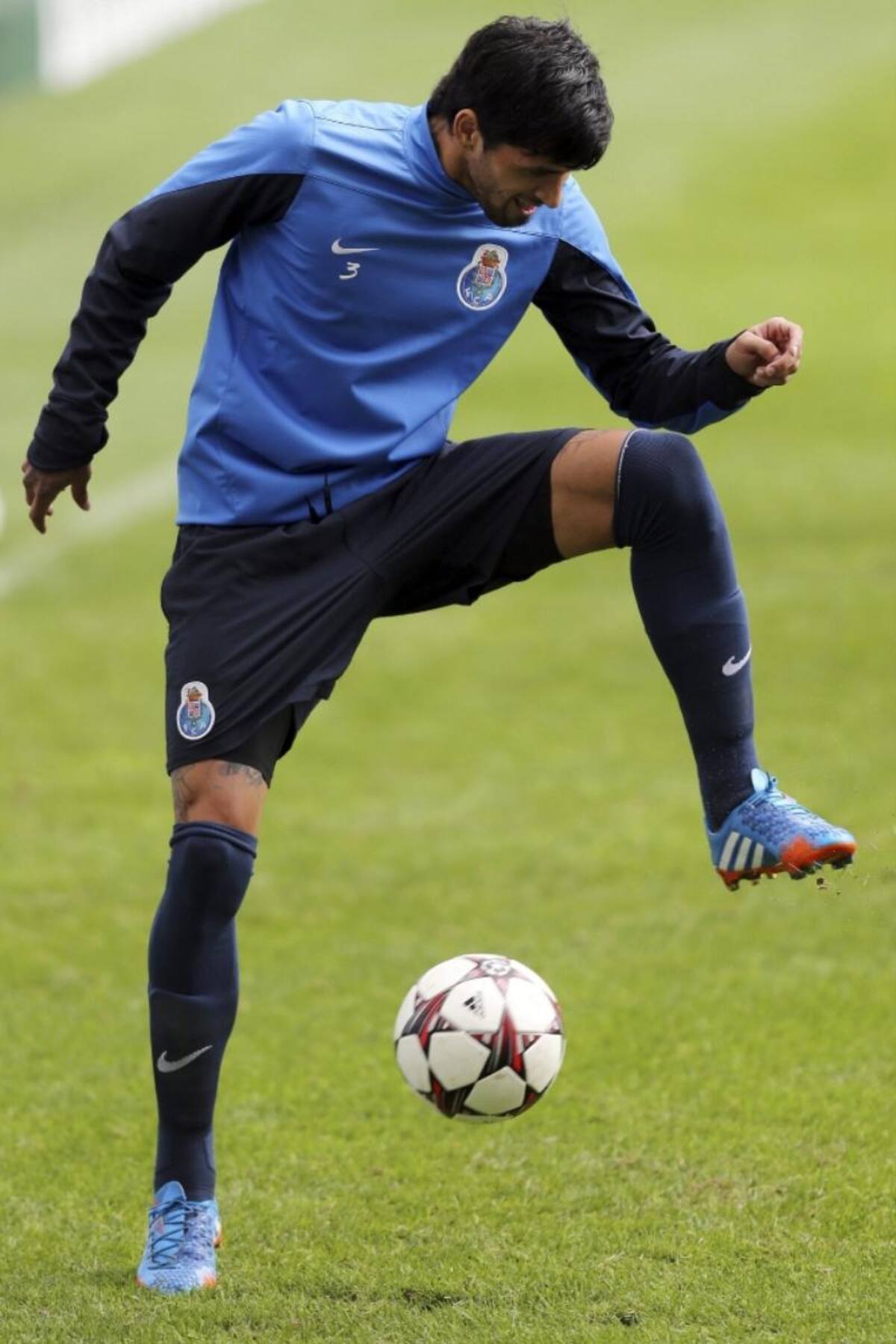 El equipo portugués de los colombianos Martínez y Quintero enfrentará al Zenit ruso y el club inglés se verá con Borussia Dortmund.