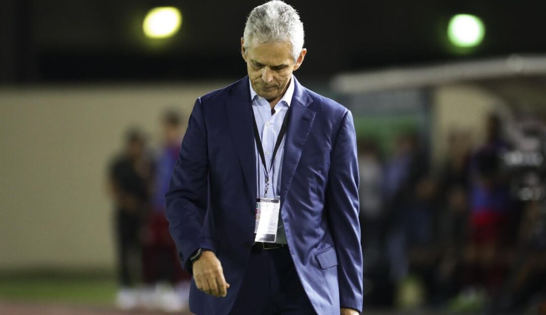 Reinaldo Rueda, resignado al final del juego ante Venezuela.