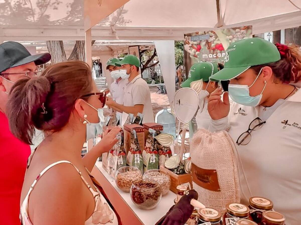 Turistas ‘saborean’ el café de la Sierra en el Festival Cosecha Cafetera