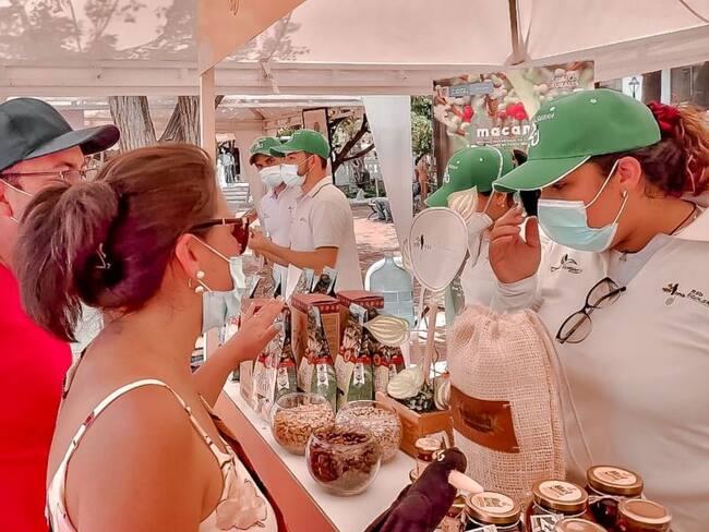Turistas ‘saborean’ el café de la Sierra en el Festival Cosecha Cafetera