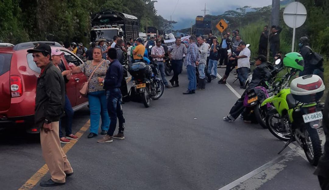 Protesta ciudadana generó bloqueo en la vía Ibagué-Cajamarca