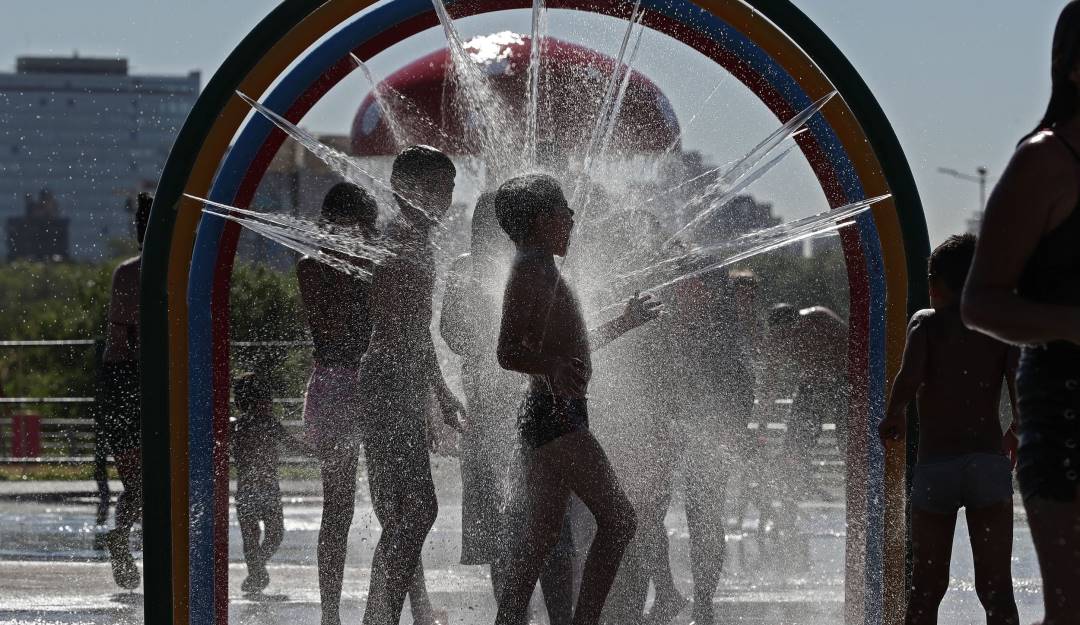 Parque de los niños en Buenos Aires (Argentina), en medio de la ola de calor.      Foto: Getty 