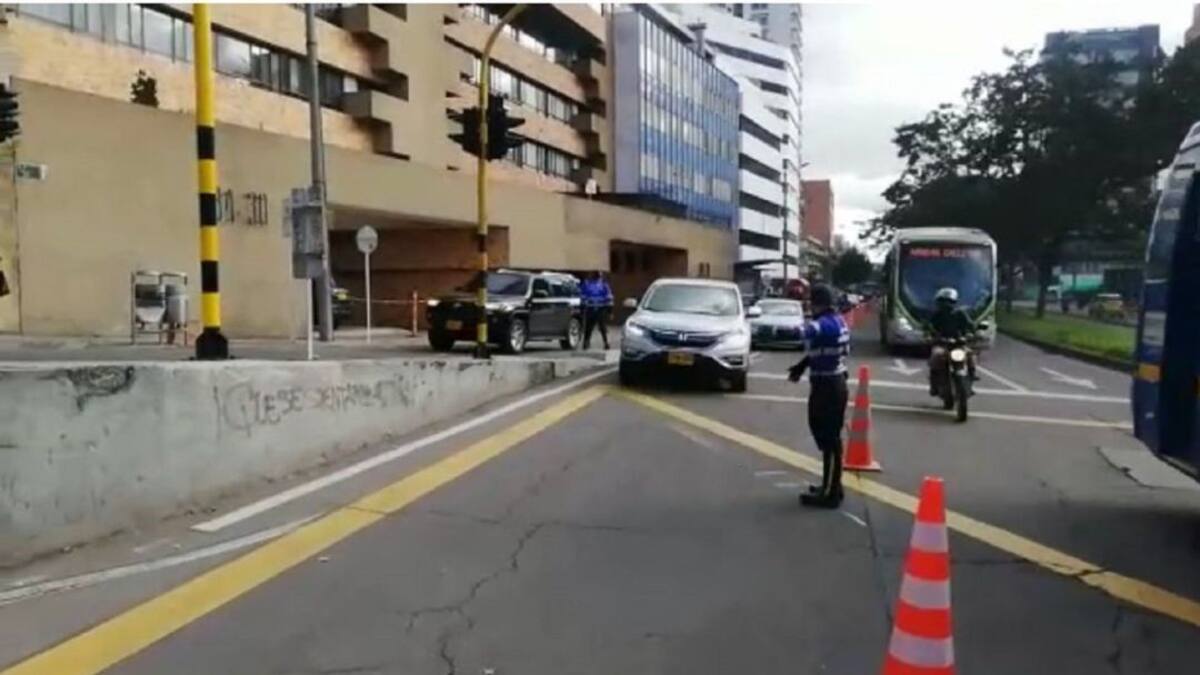 Habilitan reversible en la calle 85 para descongestionar subida a La Calera