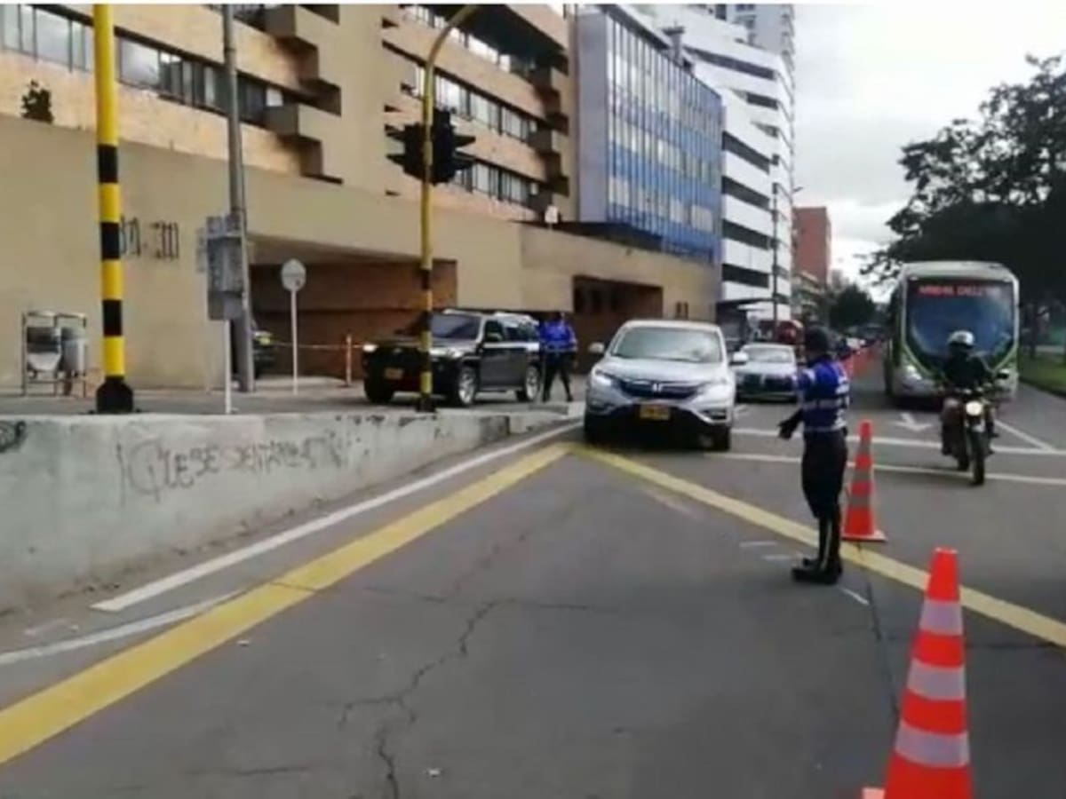 Habilitan reversible en la calle 85 para descongestionar subida a La Calera