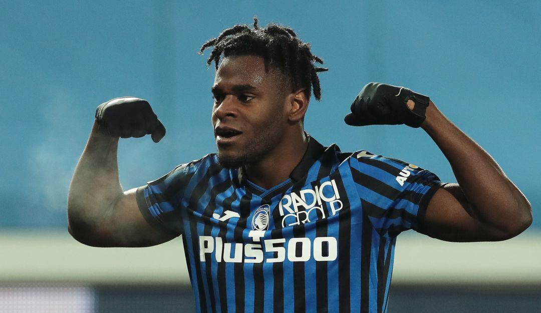 Duván Zapata marcó el primer gol del Atalanta ante el Napoli en Copa Italia.