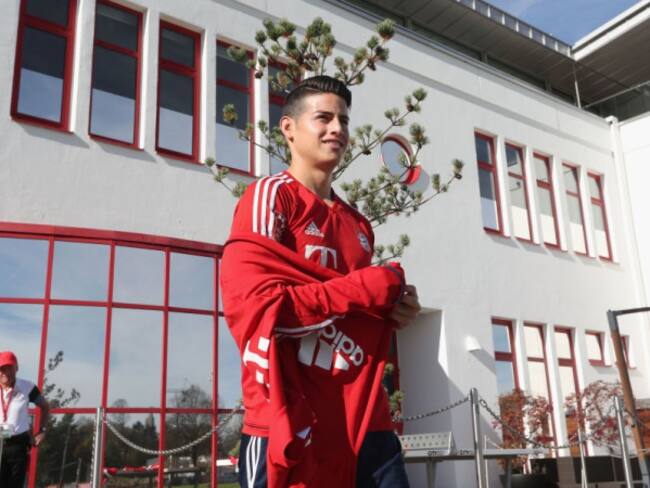 James supera molestia en la espalda y vuelve a entrenar con el Bayern