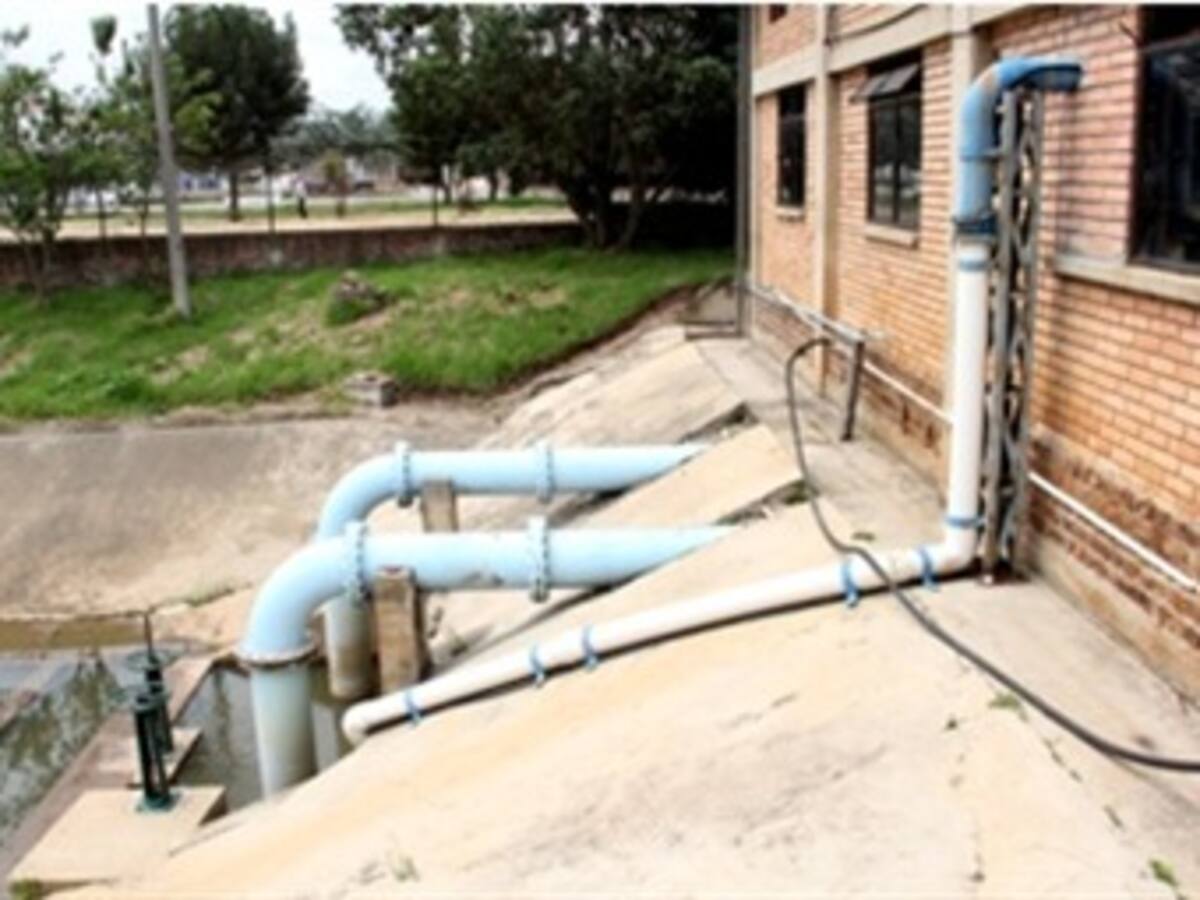 Con carrotanques abastecen de agua a Duitama, crece la crisis por la falta del líquido