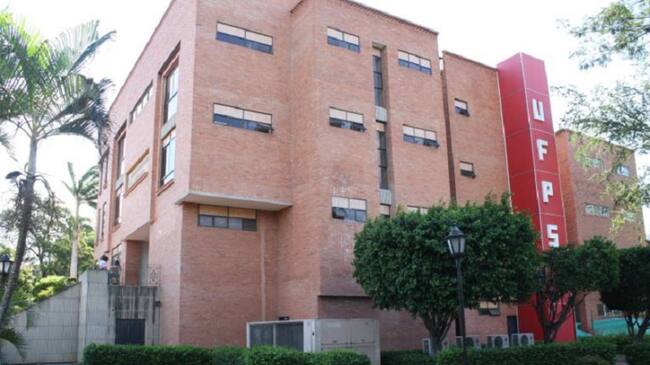 Un grupo de universitarios rechaza la reelección de Héctor Parra