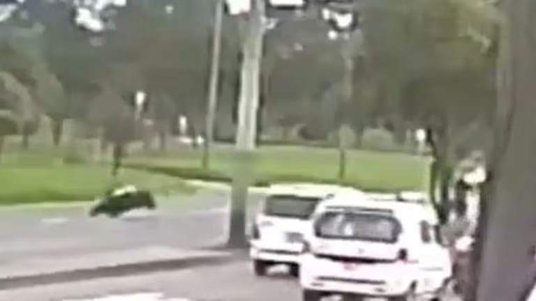 VIDEO del accidente de tránsito frente a la Embajada de EE.UU.: ¿qué sucedió?