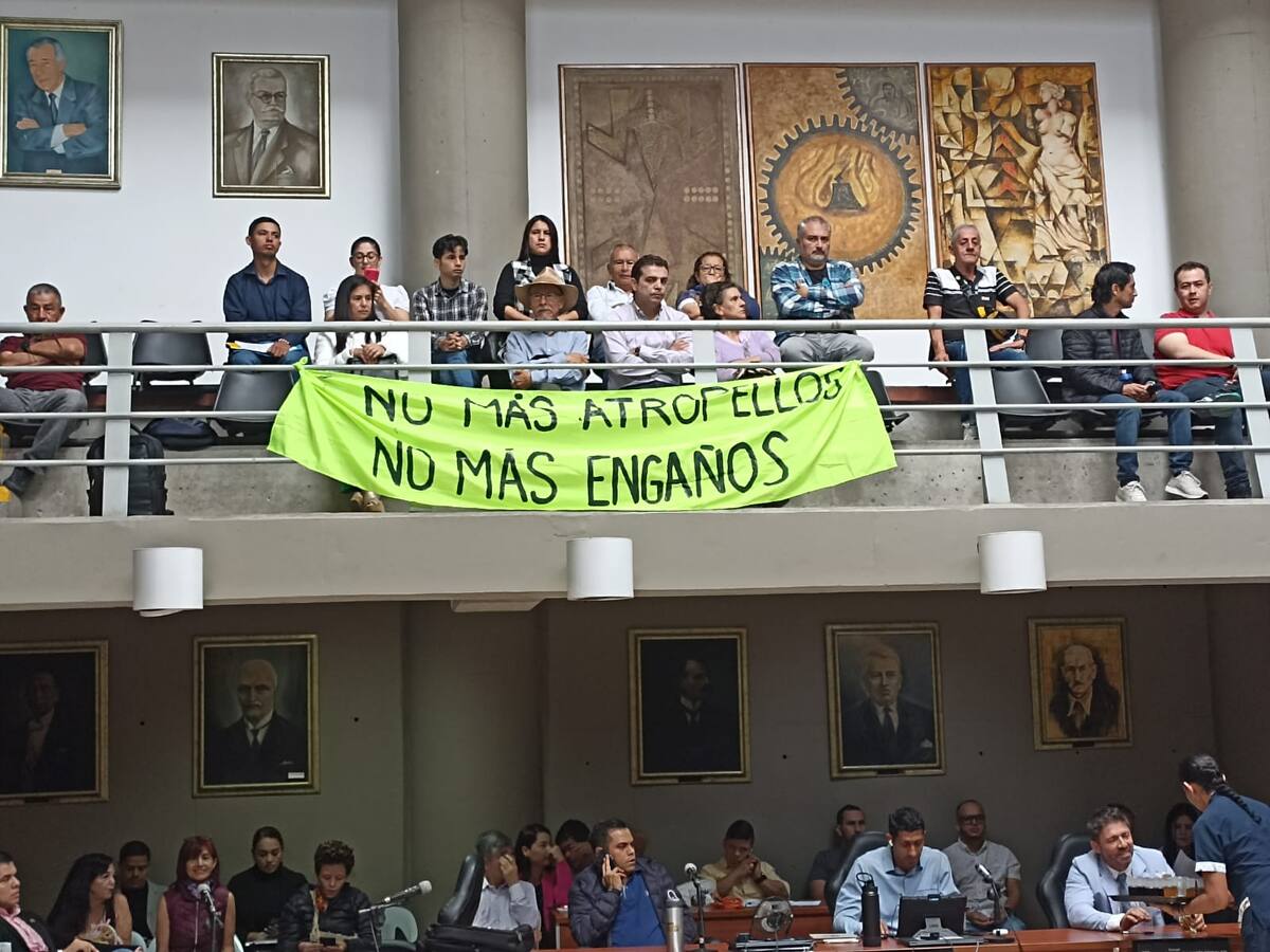 ¿Dónde está la plata? Estafados por constructoras reclamaron en el concejo de Armenia