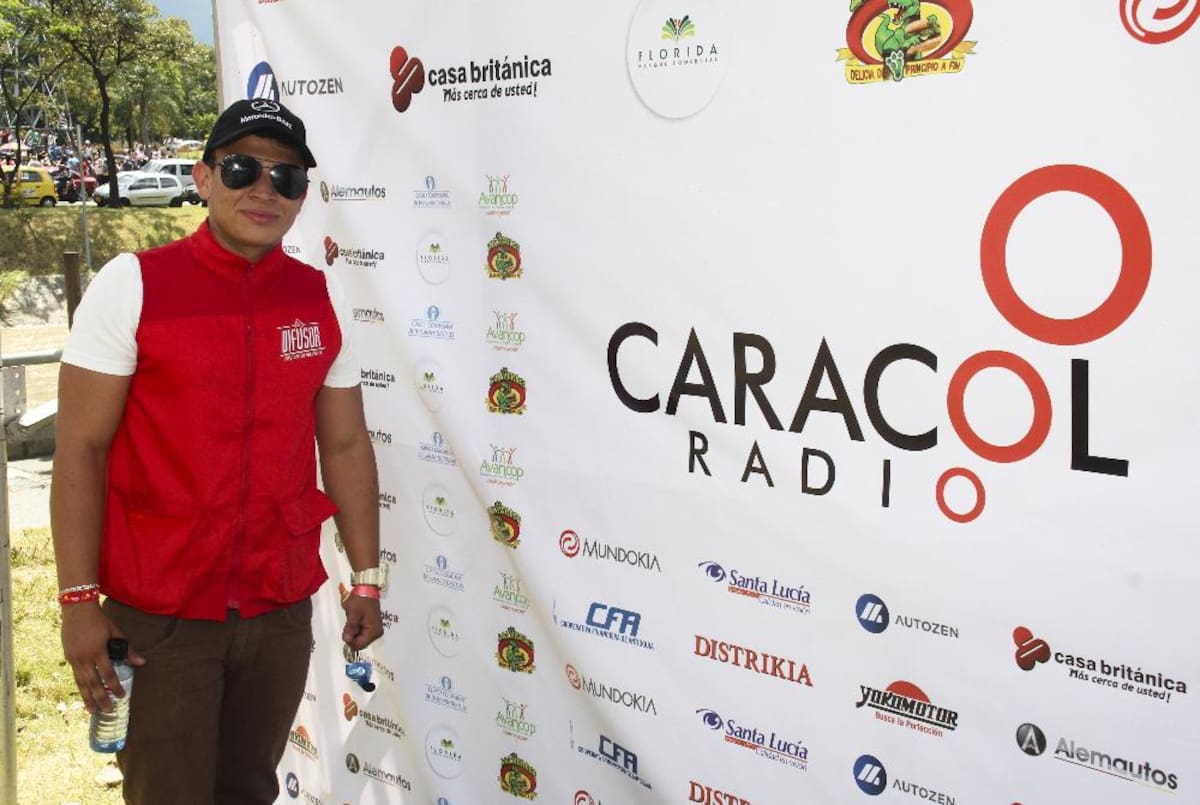 Caracol Radio estuvo en el desfile de autos clásicos y antiguos en la Feria de las Flores