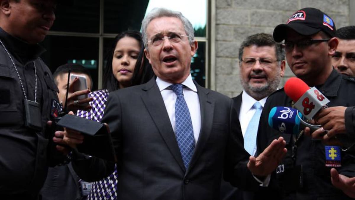 Fiscalía pide a Corte Suprema investigar a Álvaro Uribe