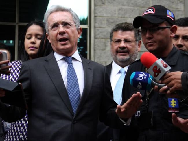 Fiscalía pide a Corte Suprema investigar a Álvaro Uribe