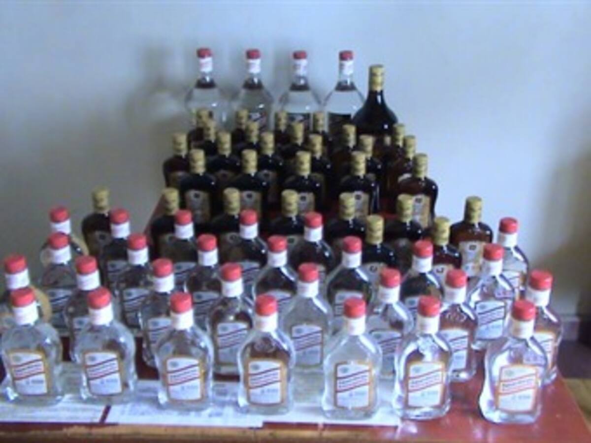 Incautan más de 480 botellas de licor de contrabando en Quindío