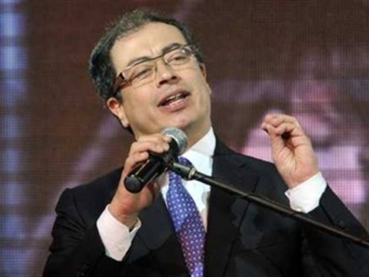 Petro asegura que funcionario señalado de acoso sexual fue retirado de su cargo
