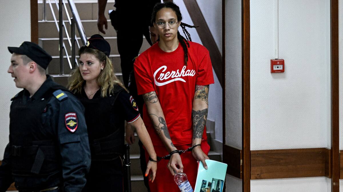 Rusia libera estrella de la WNBA a cambio de traficante de armas detenido en EE.UU.