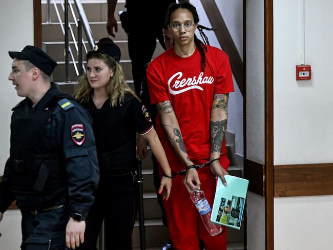 Estrella estadounidense de la WNBA Brittney Griner fue liberada de prisión rusa