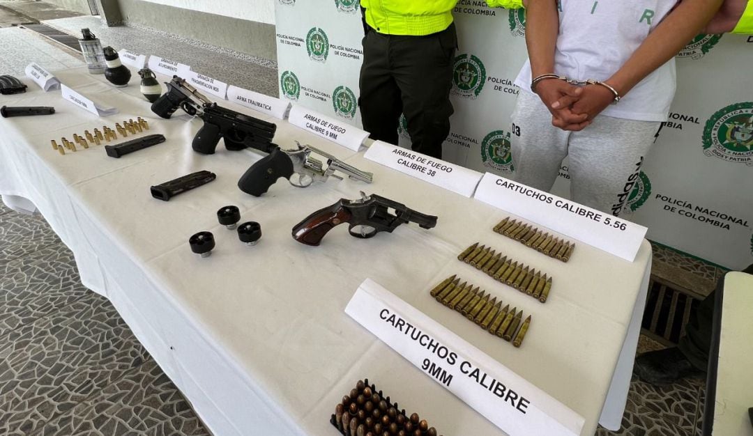 Hombre capturado con abundante material de guerra e intendencia