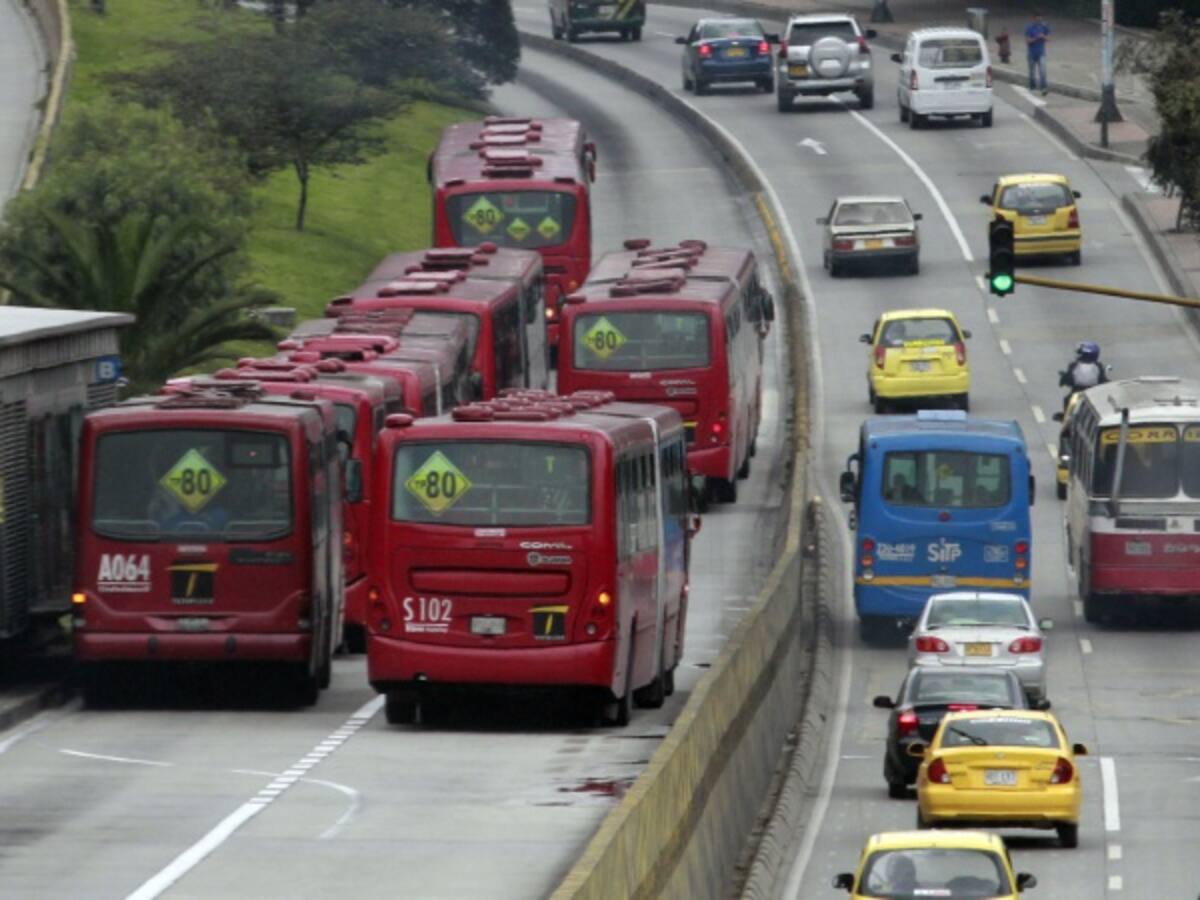Distrito anuncia medidas a corto plazo para mejorar servicio de Transmilenio