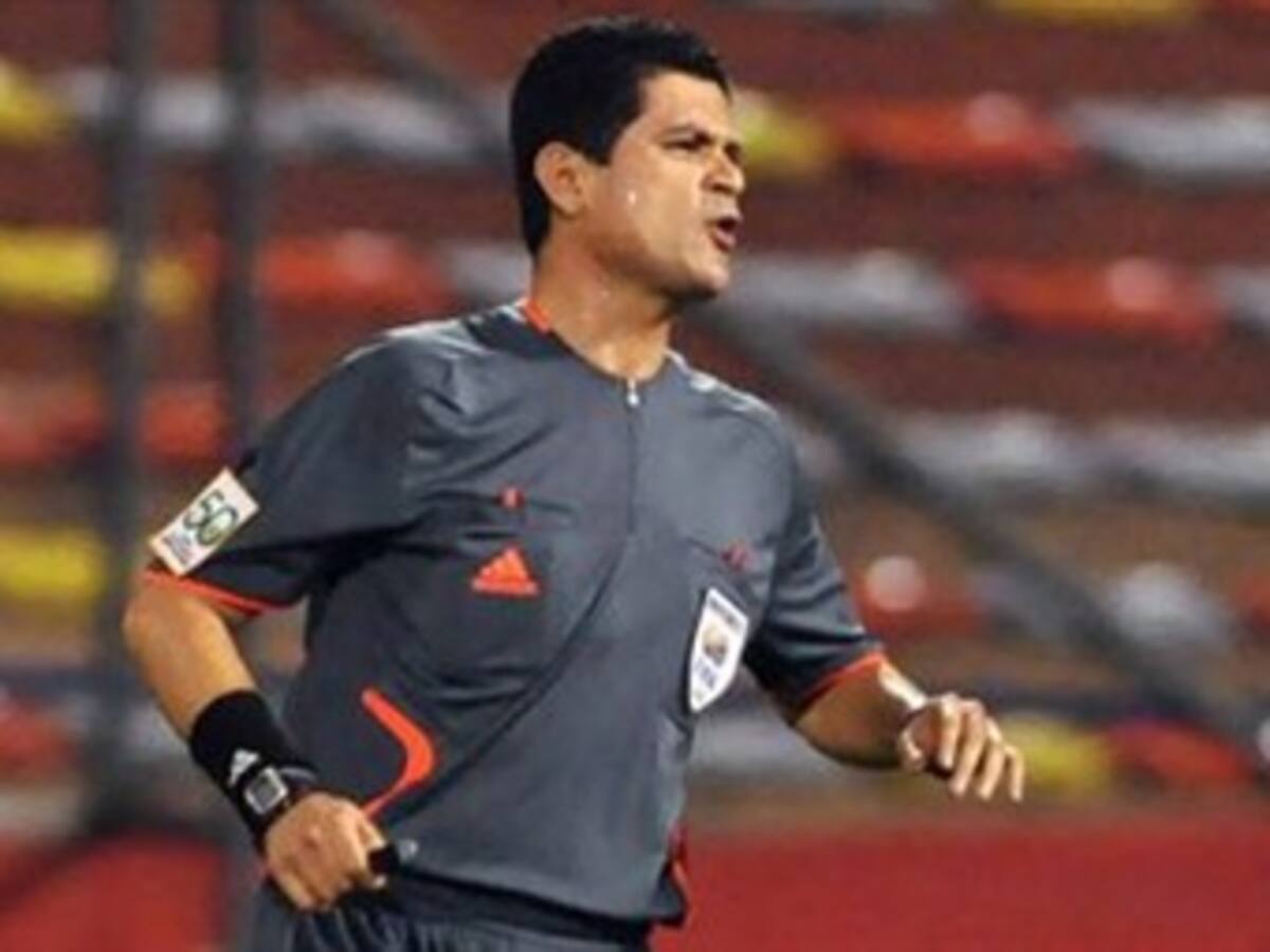 Oscar Julián Ruiz pitará el partido entre Deportivo Quito y Cerro de Uruguay