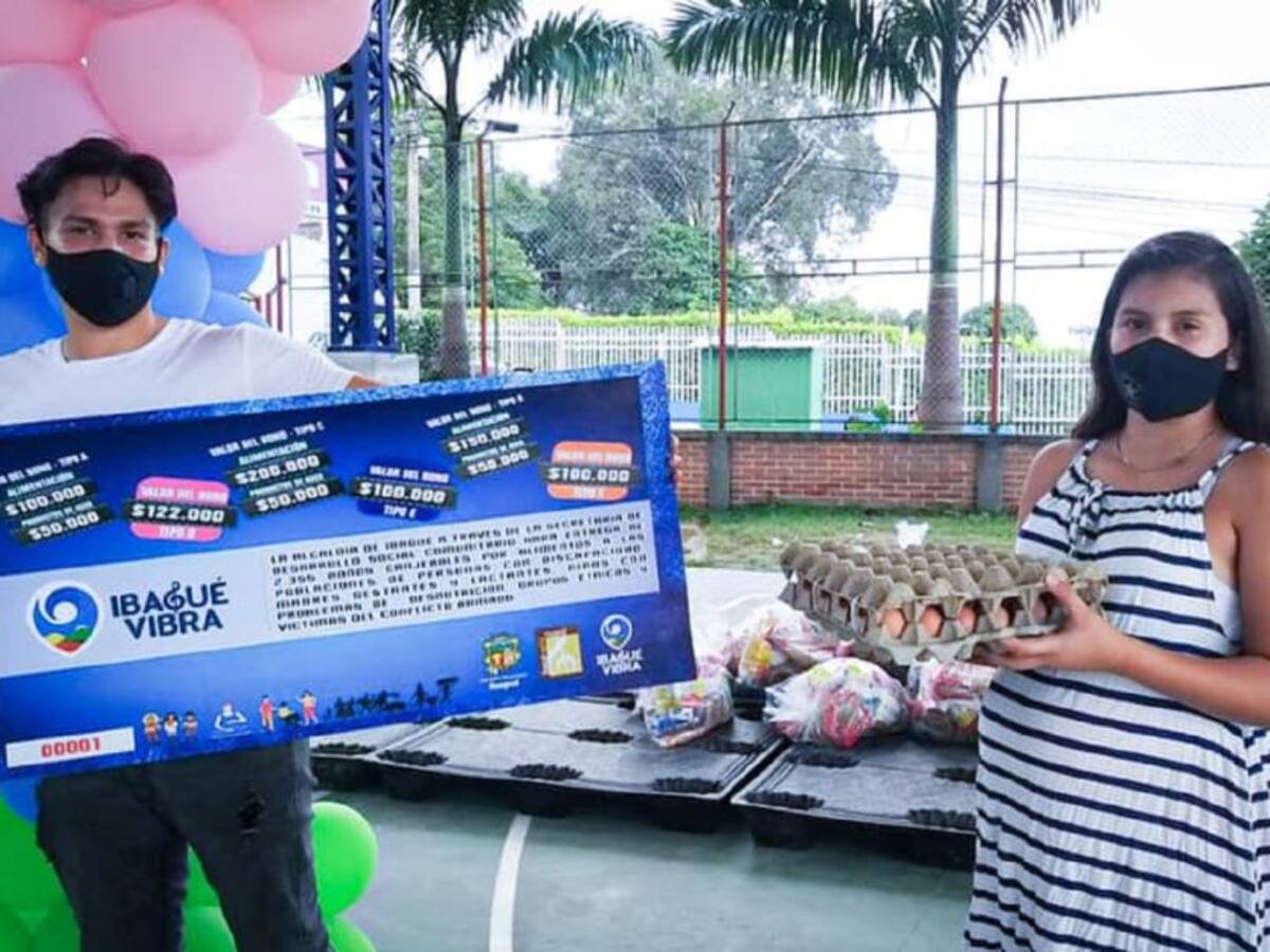 Familias de escasos recursos en Ibagué reciben bonos nutricionales
