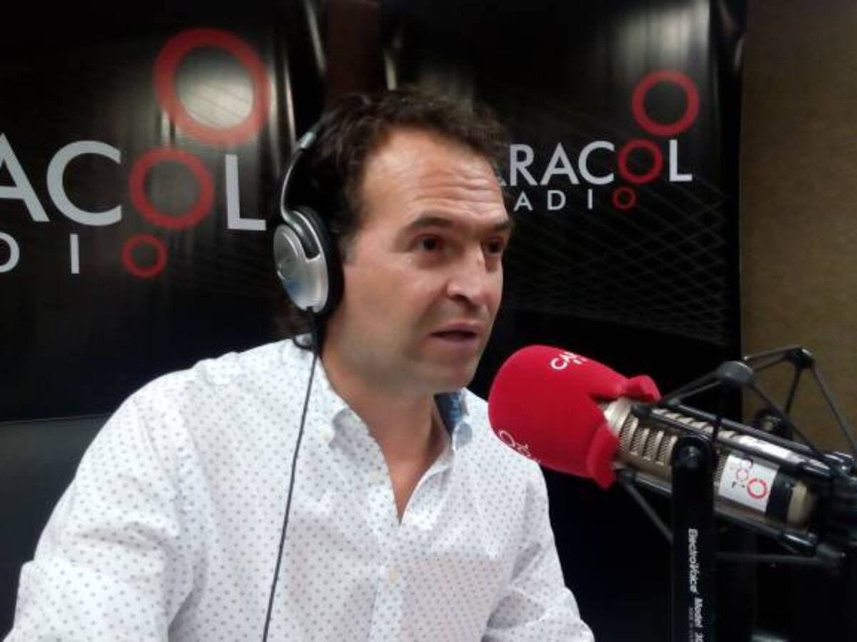 Alcalde de Medellín responde al Gobernador sobre uso de polígrafo