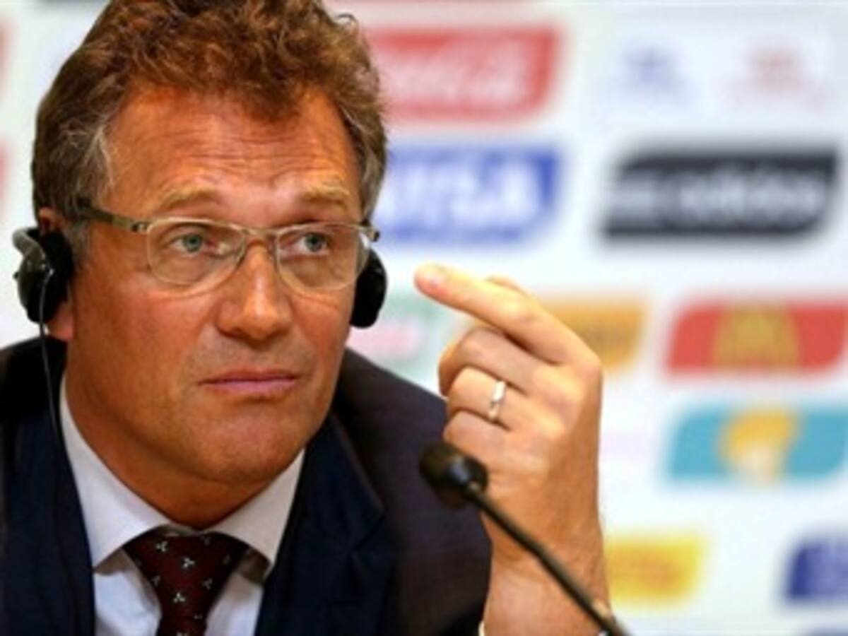 Brasileños protestan por gastos del mundial durante visita de Valcke