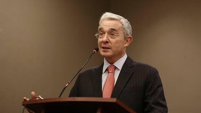 "Valiente gracia ponerse guapo a esta altura": Uribe a presidente Santos. Foto: Colprensa