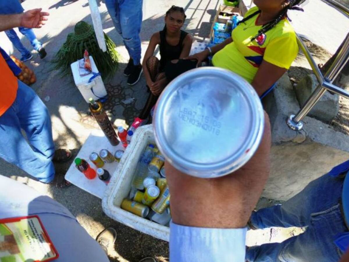 DADIS decomisa cervezas vencidas en el desfile de bando de Cartagena