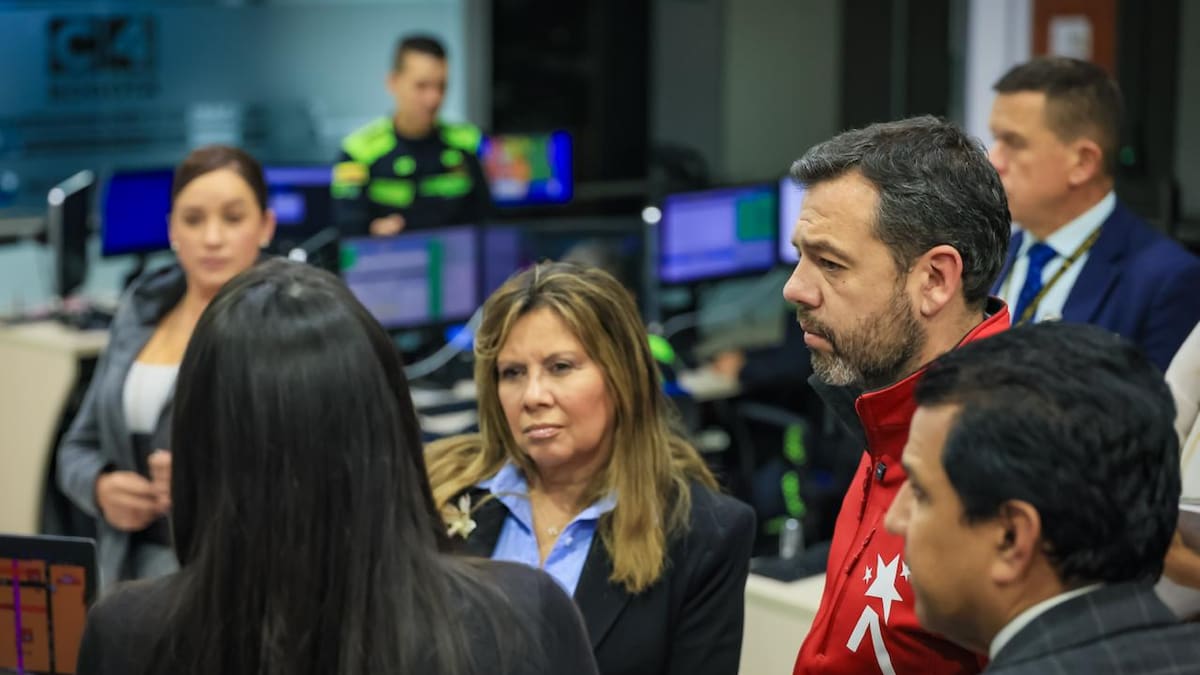 La fiscal general de la Nación, Luz Adriana Camargo, visitó el C4 de Bogotá, en compañía de Galán