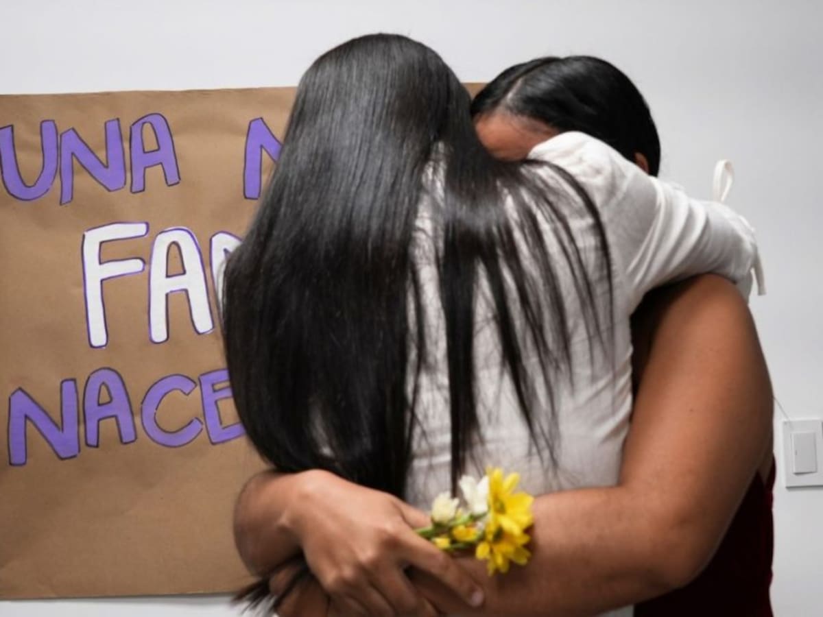 VIDEO | El abrazo que venció 25 años de ausencia: madre e hija se reencuentran en Barrancabermeja