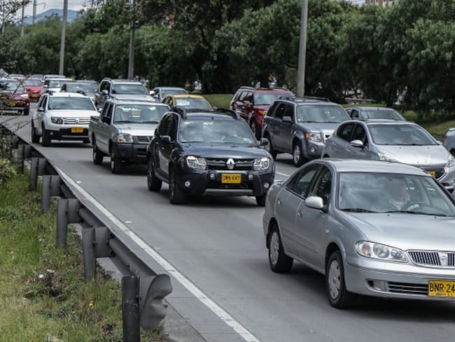 En marcha licitación para sistemas de cobro por parquear en vías de Bogotá