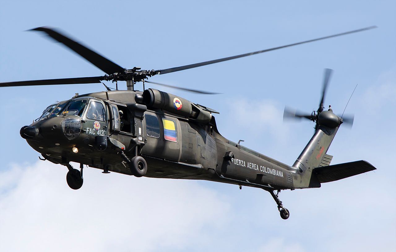 Helicóptero de la Fuerza Aérea Colombiana en el rescate en Papayal en Villamaría