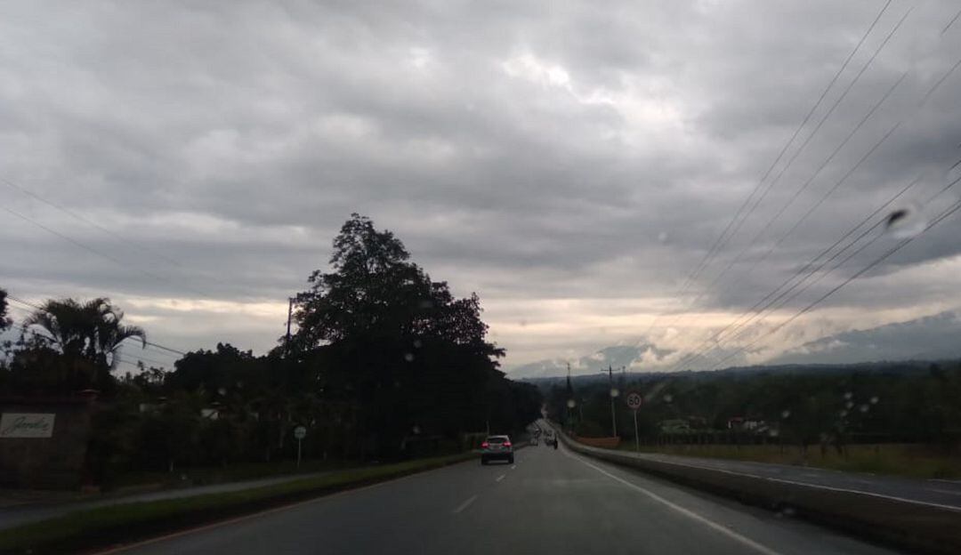 Vía desde La Tebaida hacia Armenia 