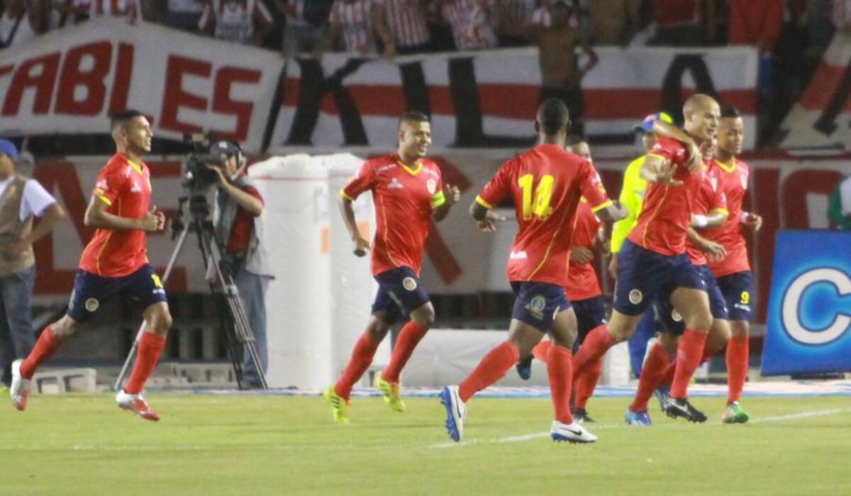 Edison Toloza y Vladimir Hernández revirtieron el marcador y dejaron saldo a favor de los tiburones 2-1. Uniautónoma se había ido adelante con gol de penal de Alan Navarro.