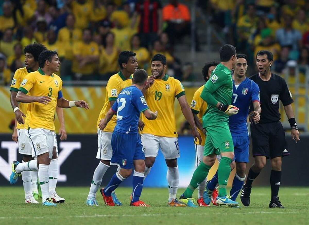 Brasil, primero en su grupo tras vencer 4-2 a Italia.