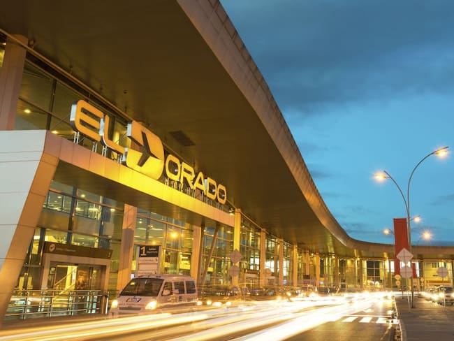 Cierran aeropuerto El Dorado por sobrevuelo de dron
