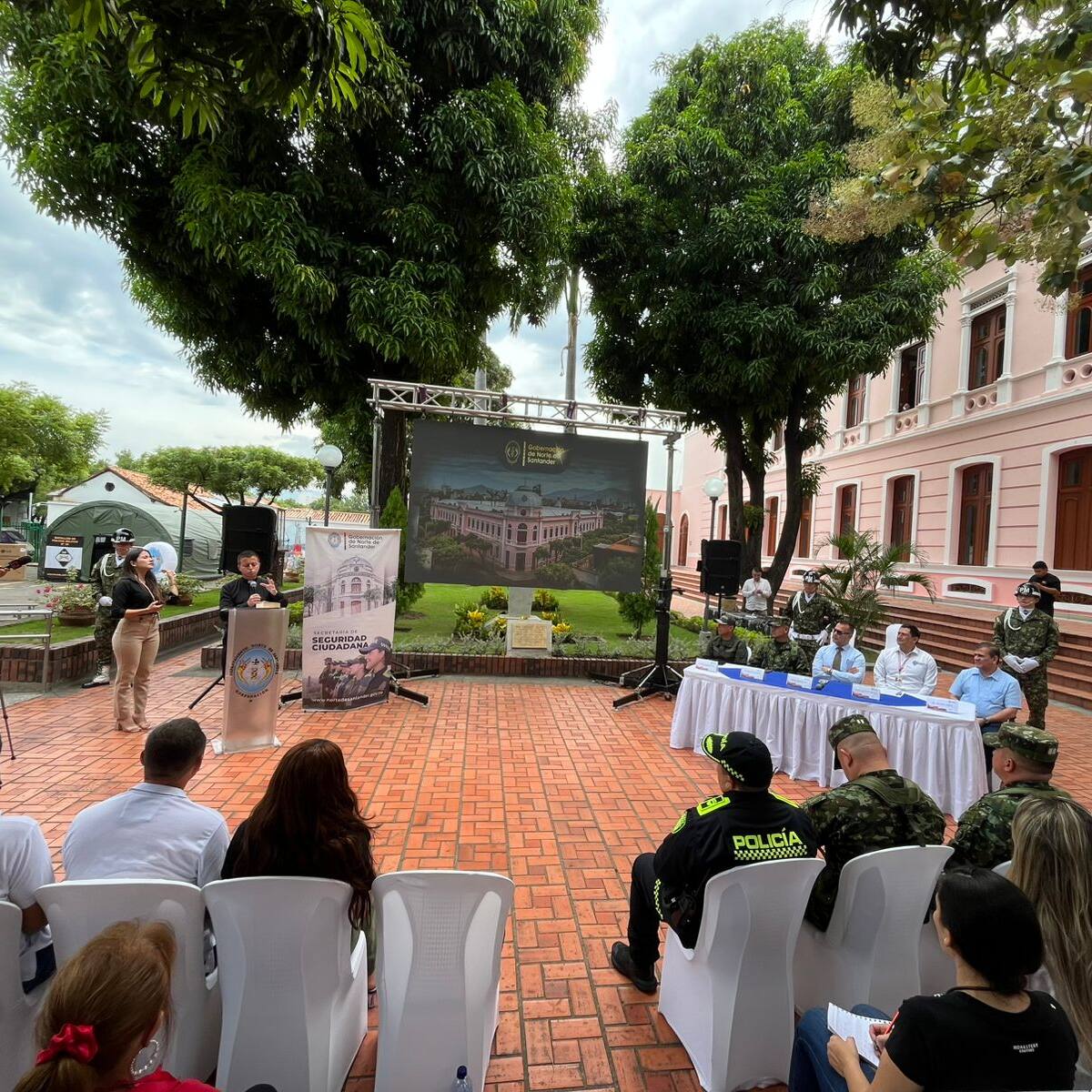 Gobernación de Norte de Santander realizó la entrega de elementos logísticos al ejército nacional