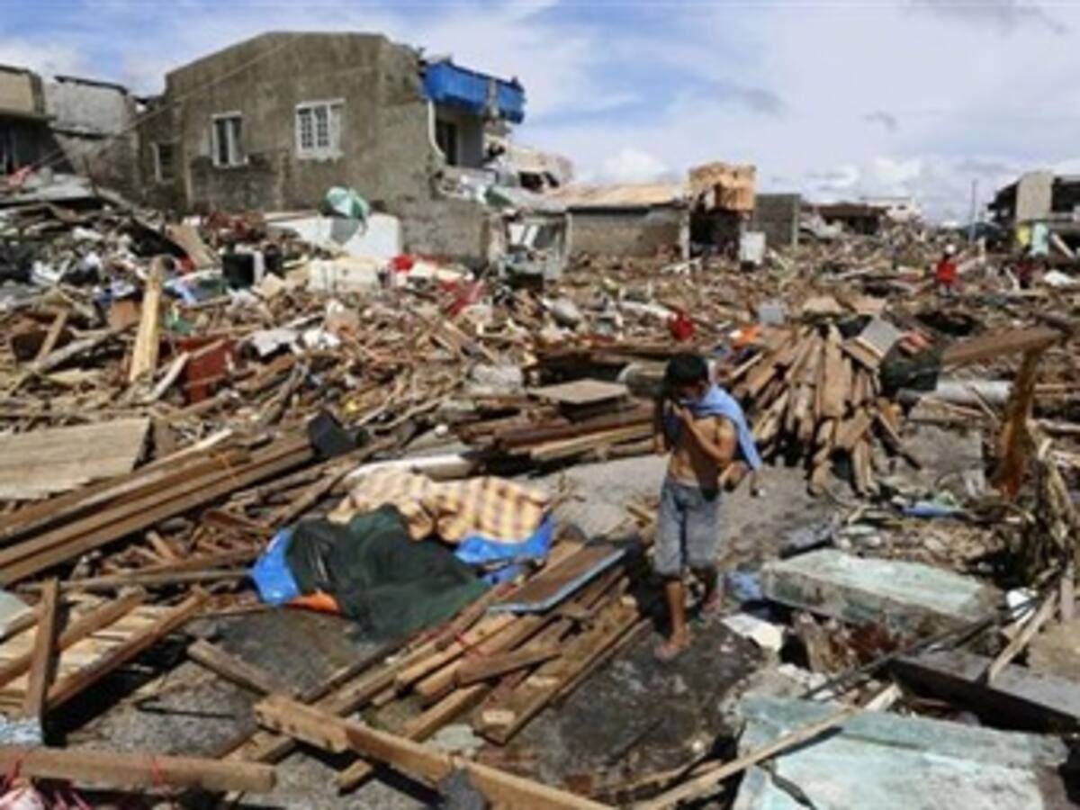 Historias de heroísmo y de pillaje tras el tifón Haiyan en Filipinas
