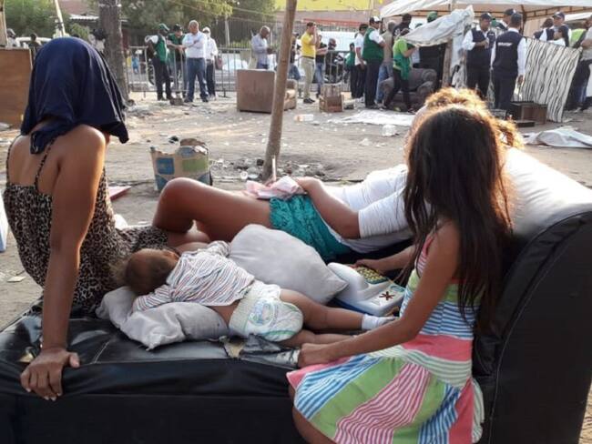 Nos desalojaron sin darnos solución: venezolanos en puente Metropolitano